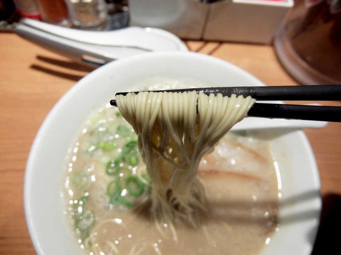 シロマルベース 梅田店 シロマルベース 麺