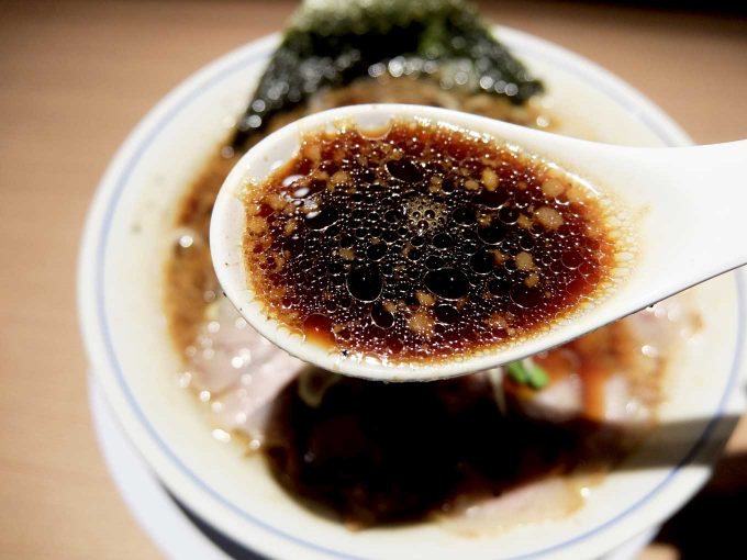 麺や マルショウ 北新地店 醤油中華そば スープ