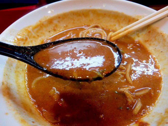 ひるドラ 鶴橋店 辛口炙り肉ソバ「味噌」スープ
