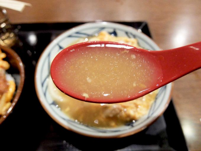 丸亀製麺 親子とじうどん 醤油味 おつゆ